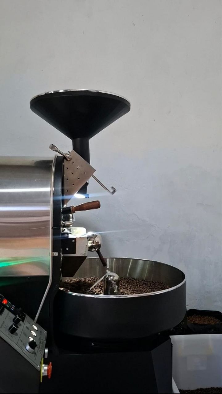 Mesin roasting kopi Kora dengan drum stainless steel